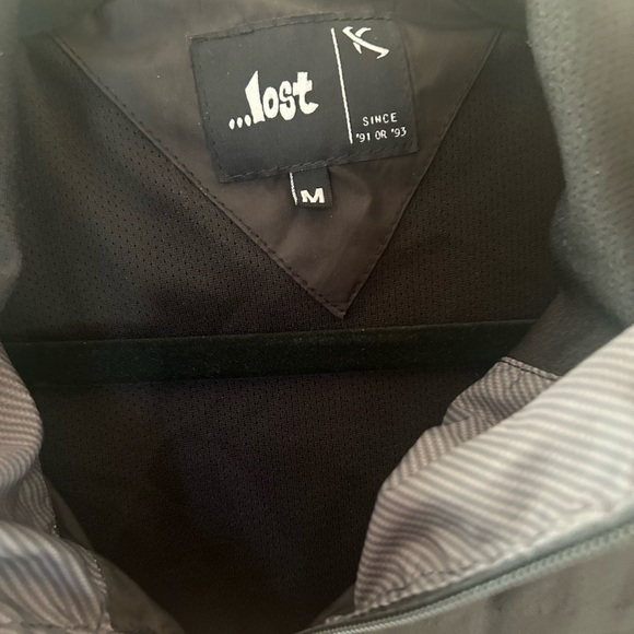 Men's Lost windbreaker. Black and grey. Size Med.      1101 - Picture 8 of 9
